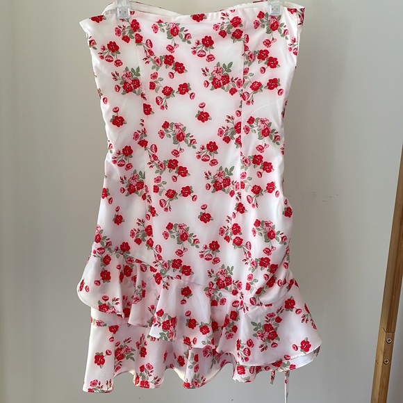 BNWT✨TIGER MIST. floral strapless mini dress - Picture 9 of 16